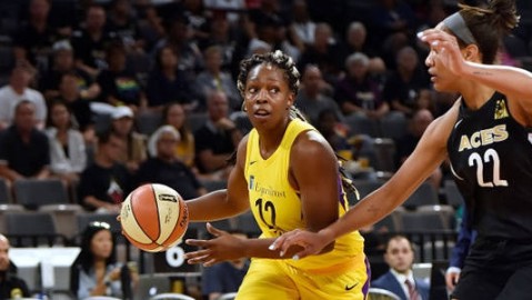 洛杉矶火花主场击溃缺核狂热，杰克逊普拉姆合砍50分终结对手五连胜