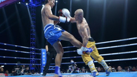 【赛场风云】武僧一龙点数憾负泰拳天王潇杀狂，争议判罚引爆信阳拳台