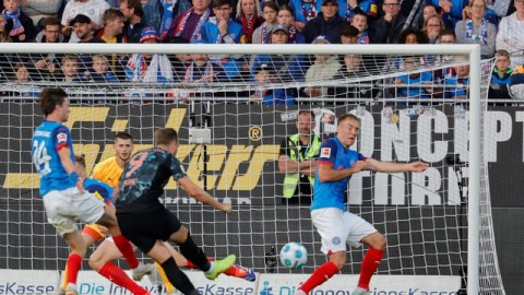 08月31日德甲第2轮奥格斯堡vs拜仁慕尼黑：少帅瓦格纳差点掀翻南大王，孔帕尼惊出一身冷汗！