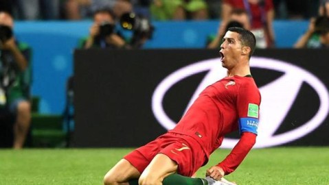 第45+2分钟，伯温开出任意球，波图尔斯基头球破门，美因茨1-1拜仁——这场比赛到底有多离谱？