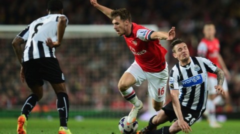 以静制动——枪手主场破铁桶，三分登顶领跑英超