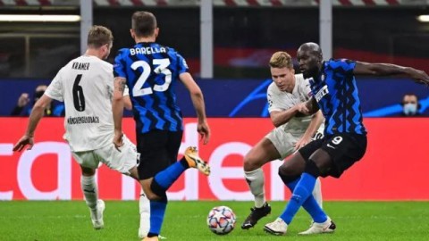 姜山冷门26008期：法兰克福引援得力，做客斯图加特分胜负