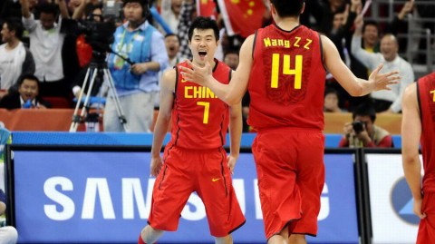 东莞冷气不给力，但北京男篮这场球打得是真带劲！吉林小伙儿拼到最后一秒让人心疼