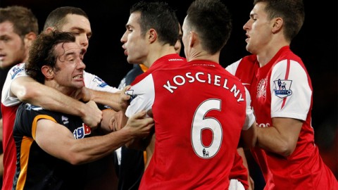 曼联主场1-1战平狼队：齐尔克泽破门+乌龙助攻，红魔“慷慨”送副班长终结12连败