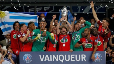 11人打10人，希腊劲旅四球碾压：塞萨洛尼基4-0年轻人，红牌7分钟引爆欧联第4轮