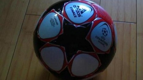 标题：哈兰德&amp;福登双双戴帽！曼城6-3屠杀曼联，188次曼市德比写就疯狂一夜