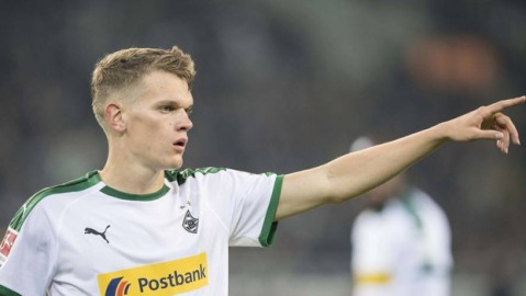 德甲球市狂飙：上座率97.4%！拜仁多特科隆场场爆满，汉堡强势抢镜