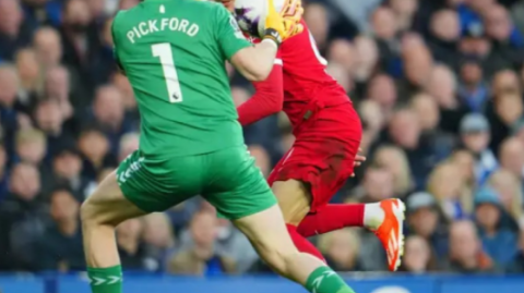 标题：煮熟的鸭子飞了！布莱顿全场压制难求一胜，贝托读秒绝平助莫耶斯激情染黄