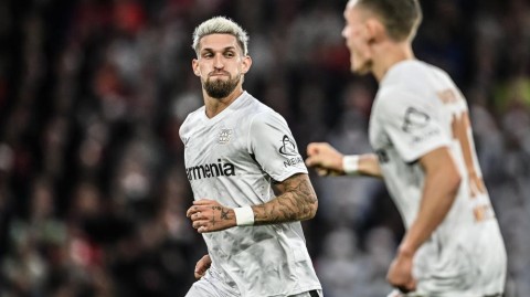 第82分钟，奥利塞开出角球，约纳坦-塔头球破门，拜仁3-1莱比锡