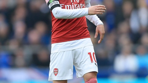 标题：莫耶斯回归首秀演惊天逆转：莱诺致命乌龙送三分，埃弗顿客场2-1掀翻富勒姆