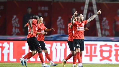 《门神两连扑定乾坤！卡米洛一锤定音 长春亚泰1比0梅州客家赢下保级六分战》