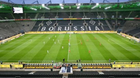 德甲半场狂轰5球！法兰克福6-4客场屠戮门兴，垫底队连追4球难挽惨案