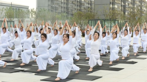 东海母亲节：“瑜”悦身心，“伽”倍爱您