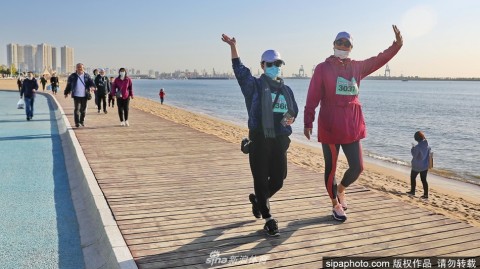 万人徒步穿行秦皇海岸 第16届世界徒步大会点燃金梦海湾