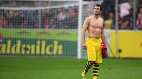 阿德耶米手术刀直塞布兰特冷静推射！半场多特1-0领先保级队圣保利，黄黑军团半场攻防密码全拆解